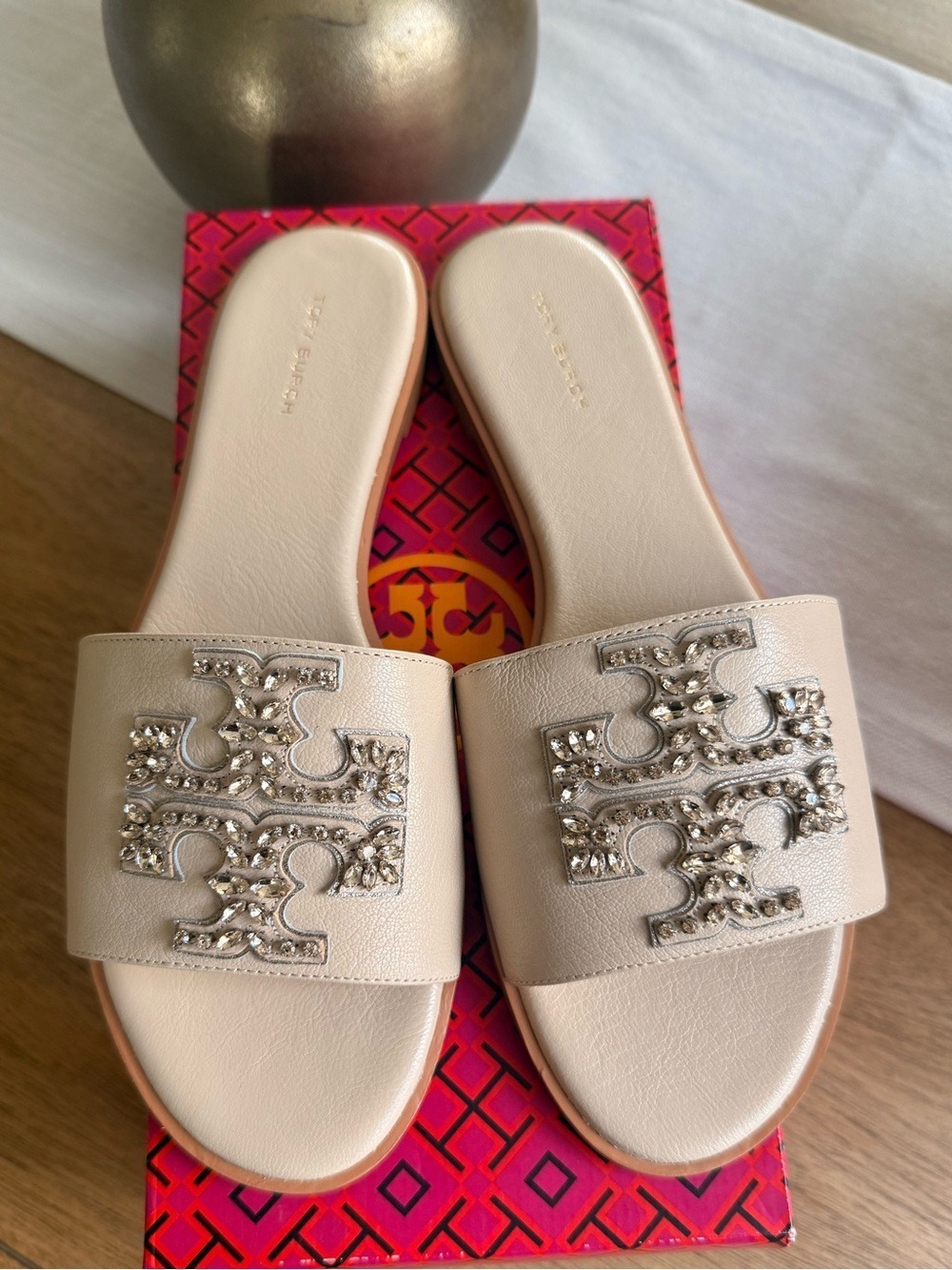 New tory burch EVERLY EMBELLISHED SLIDE
FELLINI DOMESTIC in Dulce leche